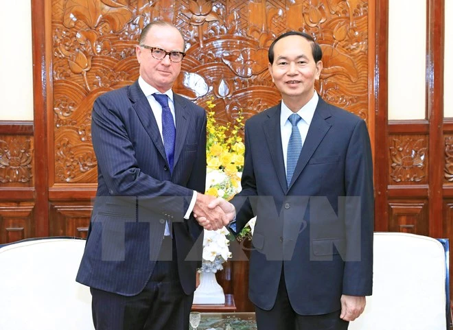 Recibe presidente vietnamita a embajadores salientes de Eslovaquia y Austria
