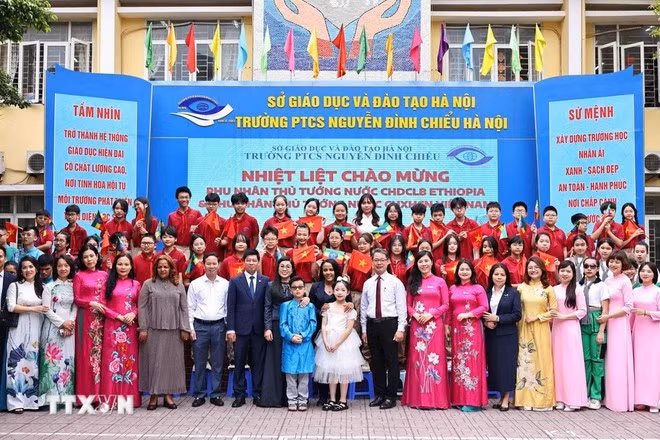 nguyen-dinh-chieu-secondary-school.jpg