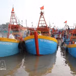 Pescadores vietnamitas se esfuerzan por salir al mar en medio de desafíos