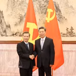 Le Minh Tri, miembro del Buró Político, secretario del Comité Central del PCV, y jefe de su Comisión de Asuntos Internos y Chen Wenqing, miembro del Buró Político y titular de la Comisión de Asuntos Políticos y Jurídicos del Comité Central del PCCh (Fuente: VNA)
