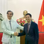 El viceministro Dang Hoang Giang, recibe al embajador de la Unión Europea ante la ASEAN, Sujiro Seam (Fuente: VNA)