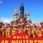 Gran ceremonia de oración por la paz nacional en Monte Ba Den