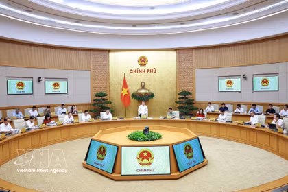 El primer ministro de Vietnam, Le Minh Hung, preside la sesión (Fuente: VNA)