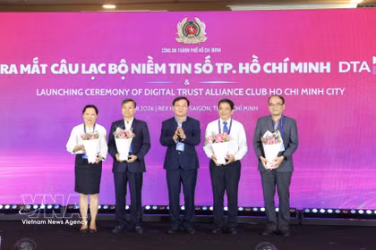 En la ceremonia de lanzamiento del Club de Confianza Digital de Ciudad Ho Chi Minh. Foto: VNA
