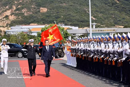 El presidente de la Asamblea Nacional, Tran Thanh Man, visita a la Armada Popular de Vietnam y la Brigada de Submarinos 189 (Fuente: VNA)
