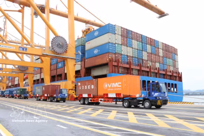 Manipulación de carga en las terminales de contenedores 3 y 4 del puerto internacional TIL, en el puerto de Hai Phong. Foto: VNA
