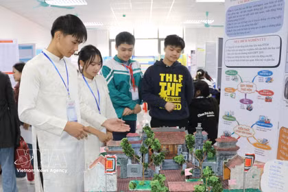 Proyectos estudiantiles que participan en el Concurso Provincial de Ciencia y Tecnología y el Festival STEM para estudiantes de secundaria organizados por el Departamento Provincial de Educación y Formación de Ninh Binh del 6 al 9 de enero de 2026. Foto: VNA