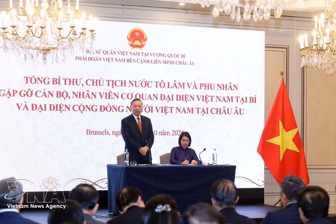 El secretario general del Partido Comunista y presidente de Vietnam, To Lam, habla en la reunión con la comunidad vietnamita en Europa. Foto: VNA