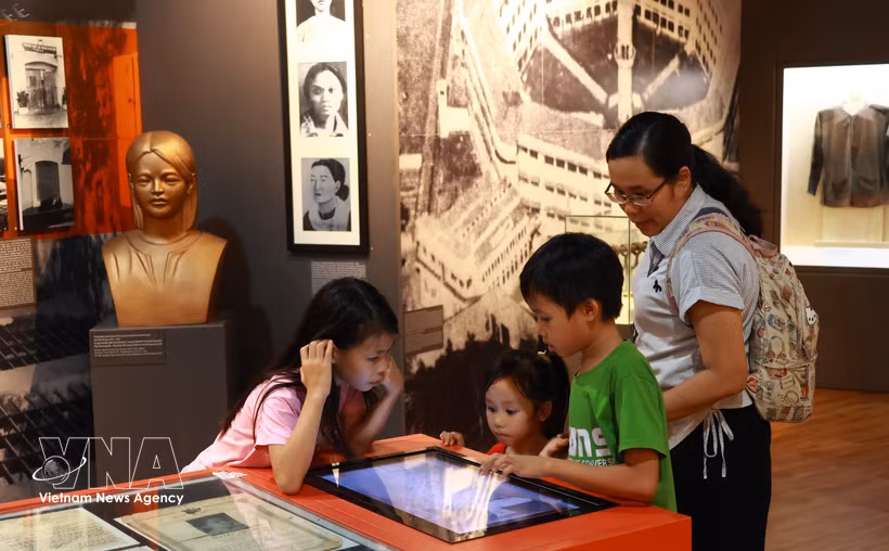 La transformación de los museos, de «repositorios estáticos» a «espacios experienciales dinámicos», actúa como motor de las industrias culturales. (Foto: VNA)