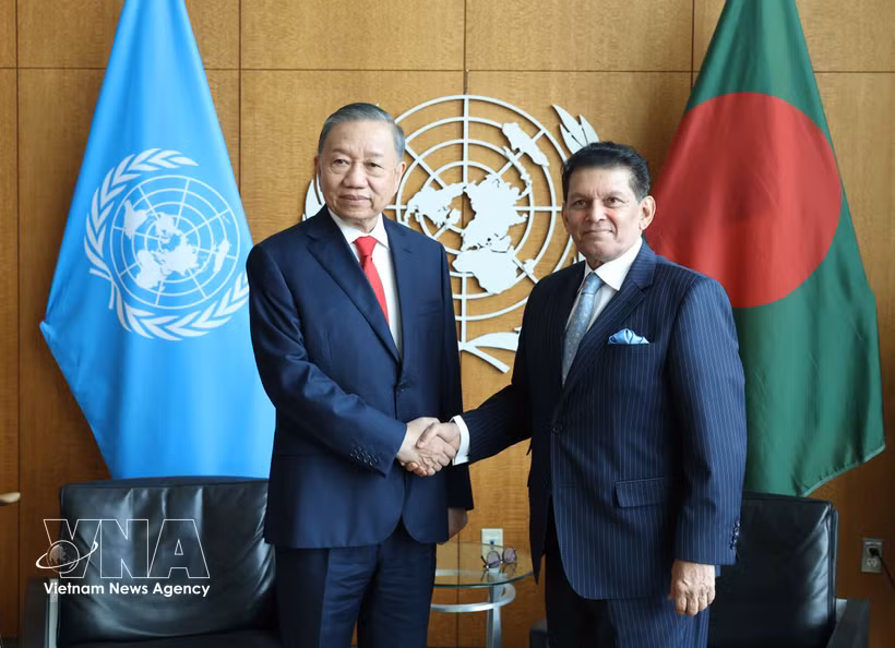 El secretario general del Partido Comunista de Vietnam (PCV) y presidente de la República, To Lam, y el presidente de la 81ª Asamblea General de la ONU, Khalilur Rahman. (Fuente: VNA)