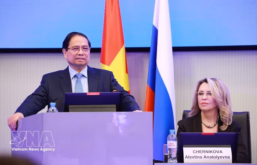 El primer ministro de Vietnam, Pham Minh Chinh, habla en el evento. (Fuente: VNA)