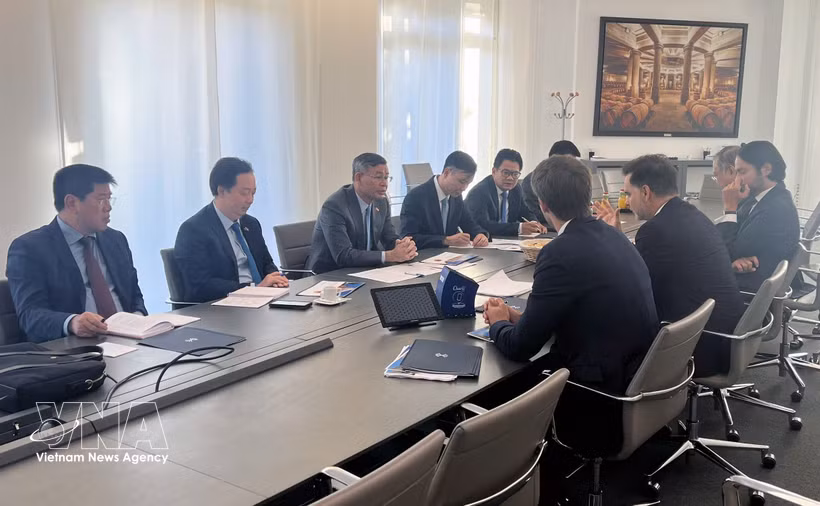 El ministro vietnamita de Finanzas, Ngo Van Tuan, mantuvo una reunión con dirigentes de Rothschild & Co,. (Fuente: VNA)
