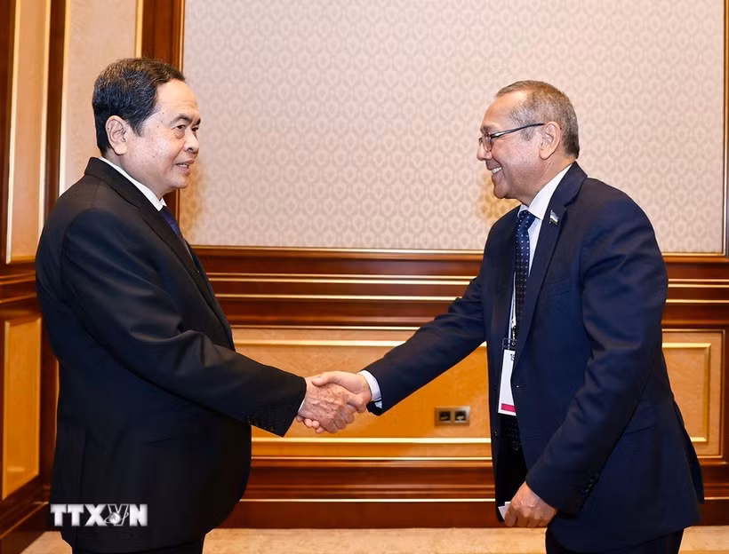 El presidente de la Asamblea Nacional de Vietnam, Tran Thanh Man, recibió al presidente del Partido Democrático Popular de Uzbekistán, Ulugbek Inoyatov. (Fuente: VNA)
