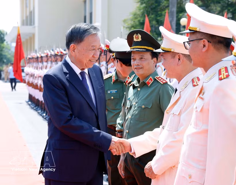 El secretario general del Partido Comunista de Vietnam y presidente del Estado, To Lam, y delegados. (Fuente: VNA)