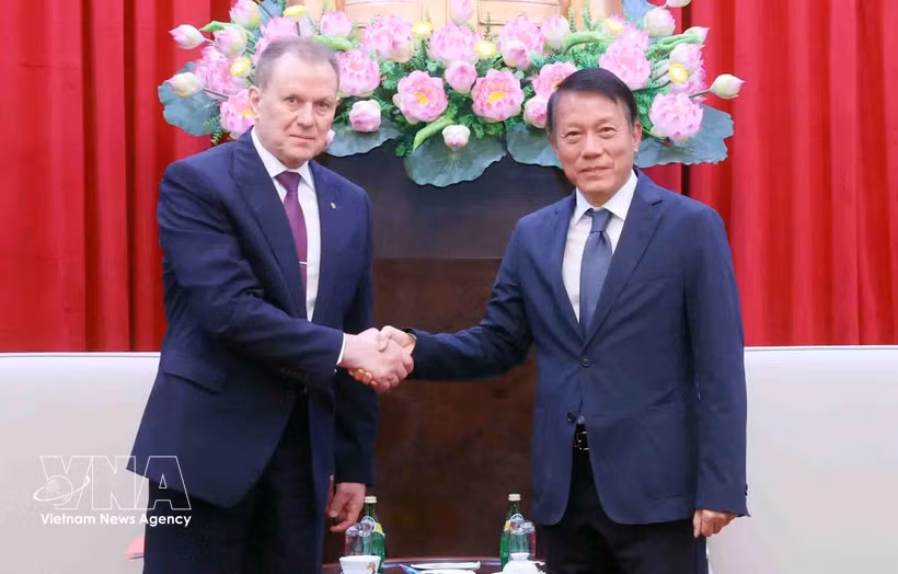 El general Luong Tam Quang, ministro de Seguridad Pública de Vietnam, recibe en Hanoi al general Arkady Aleksandrovich Gostev, director del Servicio Penitenciario Federal de Rusia. (Fuente: VNA)