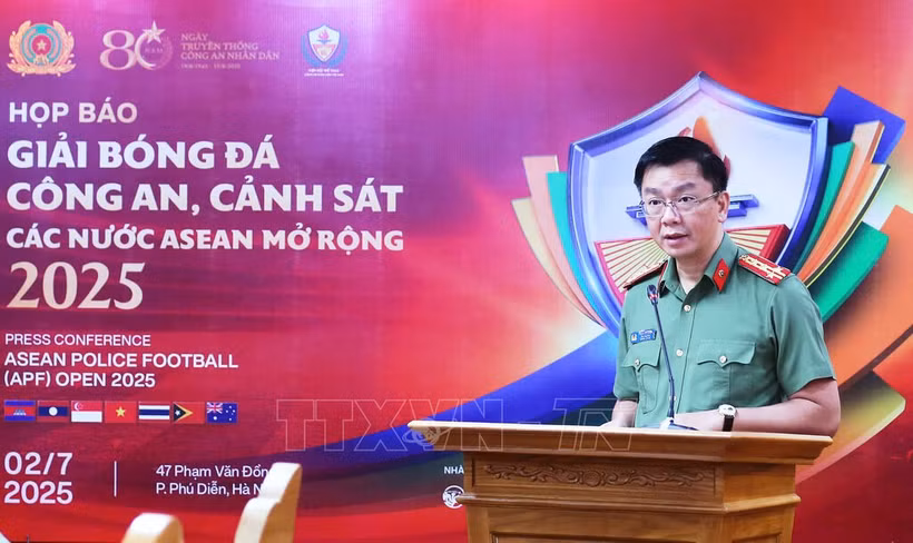 El coronel Pham Kim Dinh, jefe del Departamento de Asuntos Políticos del Ministerio de Seguridad Pública de Vietnam, habla en la rueda de prensa. (Fuente: VNA)