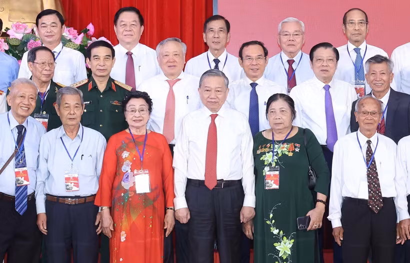 El secretario general del Partido Comunista de Vietnam, To Lam, y delegados. (Fuente: VNA)