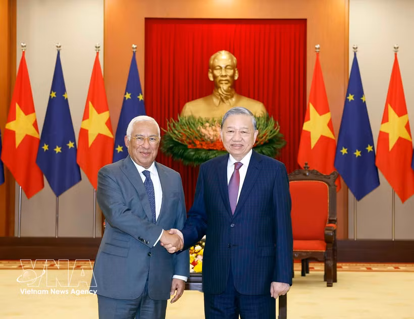 El secretario general del Partido Comunista de Vietnam, To Lam, recibe al presidente del Consejo Europeo, António Costa, en enero de 2026. (Fuente:VNA)