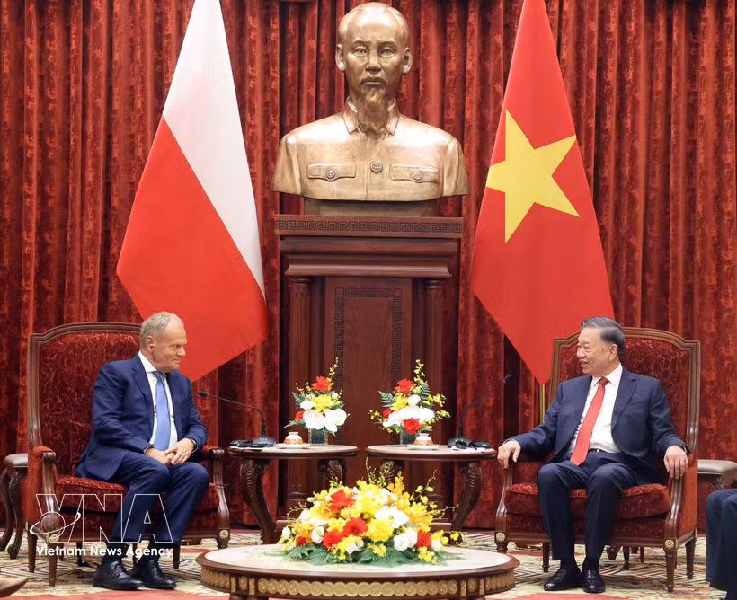 Máximo dirigente vietnamita recibe a primer ministro polaco