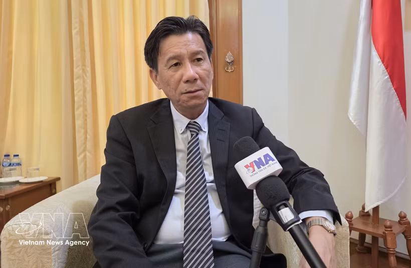 El embajador de Vietnam en Indonesia, Ta Van Thong, en la entrevista. (Fuente: VNA)