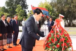 El presidente de Vietnam, Luong Cuong, rinde homenaje póstumo al líder laosiano Kaysone Phomvihane (Foto: VNA)