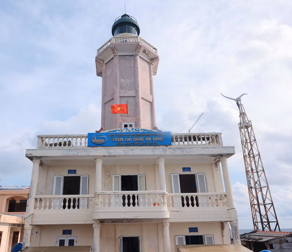 3. El faro de la isla de An Bang (Foto: VNA)