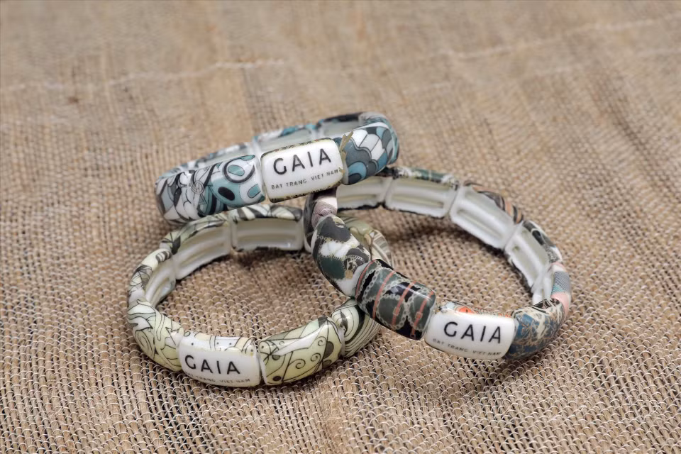 Unos brazaletes de GAIA (Foto: Revista Vietnam)