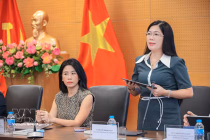 La directora del Instituto de Innovación y Transformación Digital, Nguyen Thi Bich Lan, interviene en el acto de lanzamiento. (Foto: VNA)