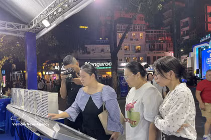 Visitantes en la feria. (Foto: VNA)