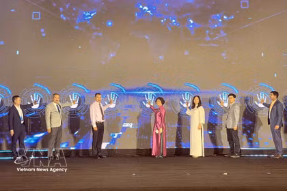Delegados inauguran el Espacio Negocios & Conexión B2B. (Foto: VNA)