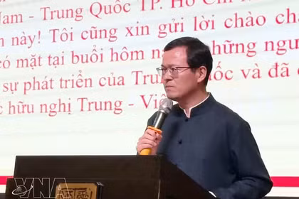 Xu Zhou, cónsul general interino de China en Ciudad Ho Chi Minh, interviene en la cita. (Foto: VNA)