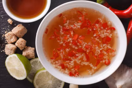 Nuoc cham es una salsa habitual en las comidas vietnamitas. (Foto: Shuttlestock)