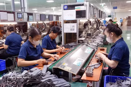 En la primera quincena de agosto, las exportaciones de ordenadores, productos electrónicos y componentes alcanzaron 7,32 mil millones de dólares. (Foto: VNA)