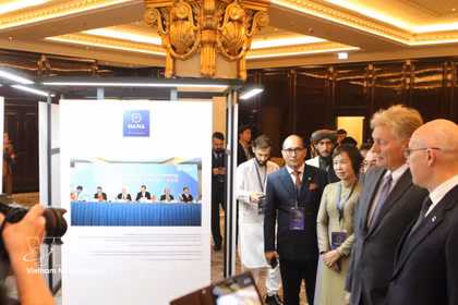 Imágenes de Vietnam destacan en la exposición del 65.º aniversario de OANA
