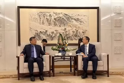 El viceministro permanente de Relaciones Exteriores de Vietnam, Nguyen Minh Vu (izquierda), se reúne con su homólogo chino, Ma Zhaoxu. (Foto: baoquocte.vn)