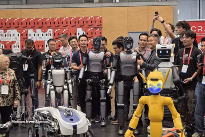 El robot VR-H3 de VinRobotics en el desfile de robots de ICRA 2026. (Foto: VNA)