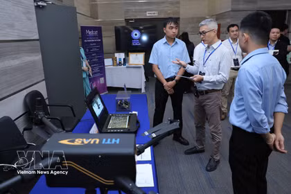 Diez productos de tecnología digital con las marcas "Hecho en Vietnam" y "Hecho en Australia" fueron presentados en un foro de cooperación para la inversión y el desarrollo de la tecnología digital y la IA entre ambos países. (Foto: VNA)