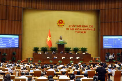 Una sesión de la primera reunión extraordinaria de la Asamblea Nacional de Vietnam de la XVI Legislatura. (Foto: VNA)