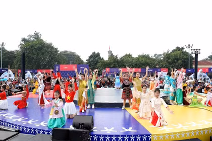 En la primera edición del Festival Cultural Mundial en Hanoi. (Foto: baovanhoa.vn)