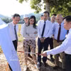 Dinh Cong Su, vicepresidente del Comité Popular de la provincia de Phu Tho, presenta el proyecto de desarrollo urbano resiliente al cambio climático en la zona urbana de Hoa Binh. (Foto: VNA)