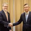 El ministro de Finanzas de Vietnam, Ngo Van Tuan, se reúne con Dean Thompson, director sénior de Relaciones Gubernamentales Globales de The Coca-Cola Company. (Foto: VNA)