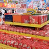 Un puesto de venta de pasteles del Festival de Medio Otoño en un supermercado. (Foto: VNA)