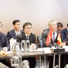 El viceministro vietnamita de Industria y Comercio Truong Thanh Hoai y el director general del GWEC, Ben Backwell, presiden un seminario sobre el desarrollo de la energía eólica marina en Hamburgo el 24 de septiembre de 2026. (Foto: VNA)