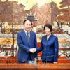 La viceministra de Finanzas de Vietnam, Nguyen Thi Bich Ngoc, recibe al subjefe de la Oficina de Investigación del Consejo de Estado de China, Fan Bi. (Foto: https://thoibaotaichinhvietnam.vn/)