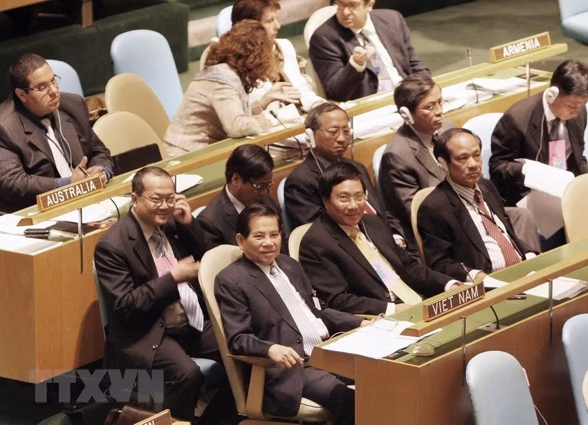 El 20 de septiembre de 2010, en la sede en Nueva York de la ONU, el entonces presidente de Vietnam Nguyen Minh Triet pronuncia un discurso en la sesión inaugural de la Conferencia de alto nivel de la ONU sobre la evaluación del cumplimiento de los Objetivos de Desarrollo del Milenio (Fuente: VNA)