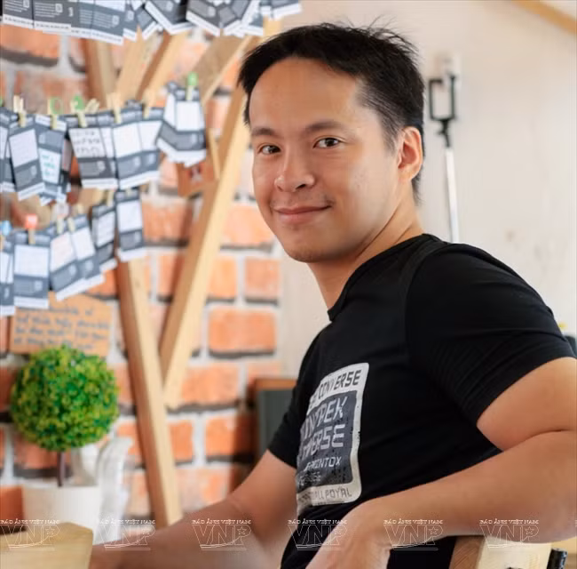 Dao Khanh Hiep, dueño de la cafetería con autoservicio “Mama Fanbox” (Fuente: VNA)