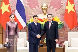 El presidente de la AN de Vietnam, Tran Thanh Man, recibe al Rey Maha Vajiralongkorn Phra Vajiraklaochaoyuhua y la Reina de Tailandia. (Foto: VNA)