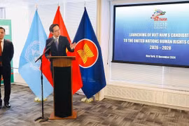 El viceministro de Relaciones Exteriores Do Hung Viet se dirige a un acto celebrado el 12 de diciembre en Nueva York por la misión permanente de Vietnam ante la ONU con motivo del Día de los Derechos Humanos. (Foto: VNA)