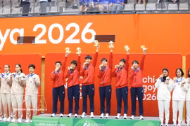 La selección femenina vietnamita de sepak takraw obtuvo el oro en la final de la modalidad por equipos de cuatro jugadoras de los ASIAD 2026. (Foto: VNA)