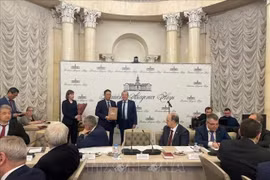 El profesor Chau Van Minh recibe el título de miembro de la RAS (Foto: VNA)